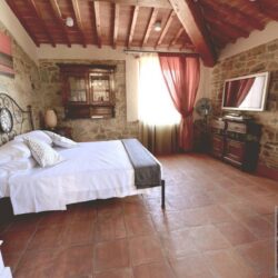 9 bedroom villa with pool for sale near Castiglion Fiorentino and Cortona in Tuscany (41)