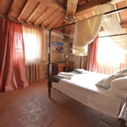 9 bedroom villa with pool for sale near Castiglion Fiorentino and Cortona in Tuscany (8)
