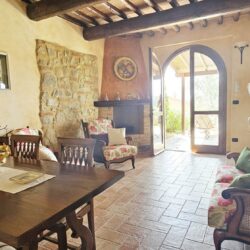 Apartment with pool for sale near Castelfalfi golf course Tuscany (27)
