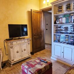 Apartment with pool for sale near Castelfalfi golf course Tuscany (9)