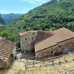 Beautiful Old House with Pool for sale near Bagni di Lucca Tuscany (34)