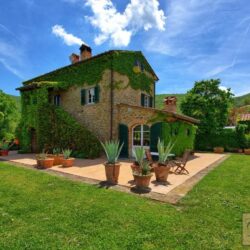 Beautiful Stone House with pool for sale near Cortona (30)
