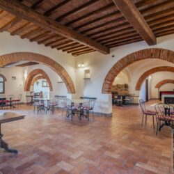 Historic Villa with Loggia for sale near Arezzo Tuscany (11)