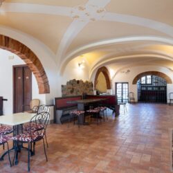 Historic Villa with Loggia for sale near Arezzo Tuscany (13)
