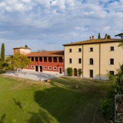 Historic Villa with Loggia for sale near Arezzo Tuscany (17)