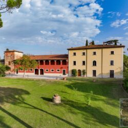 Historic Villa with Loggia for sale near Arezzo Tuscany (18)