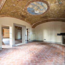 Historic Villa with Loggia for sale near Arezzo Tuscany (3)