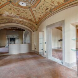 Historic Villa with Loggia for sale near Arezzo Tuscany (4)