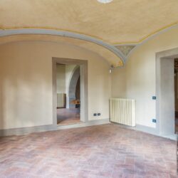 Historic Villa with Loggia for sale near Arezzo Tuscany (5)