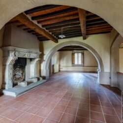 Historic Villa with Loggia for sale near Arezzo Tuscany (6)