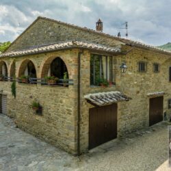 House with Pool and Loggia for sale near Cortona (23)