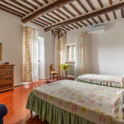 House with Pool and Loggia for sale near Cortona (46)