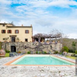 The perfect Tuscan property for sale in Chianti with pool (40)b