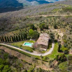 The perfect Tuscan property for sale in Chianti with pool (60)