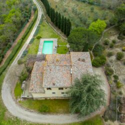 The perfect Tuscan property for sale in Chianti with pool (66)