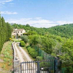 The perfect Tuscan property for sale in Chianti with pool (67)