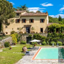The perfect Tuscan property for sale in Chianti with pool (74)b