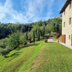 Tuscan stone house with pool, land and views for sale near Pescia (34)