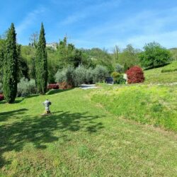 Tuscan stone house with pool, land and views for sale near Pescia (4)