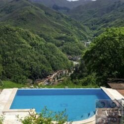 Villa with Infinity Pool and wonderful views for sale in Tuscany (14)