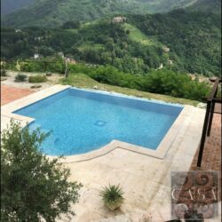 Villa with Infinity Pool and wonderful views for sale in Tuscany (21)