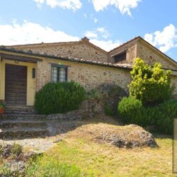 v566611 Farmhouse with annexes and pool for sale near Radicondoli Tuscany (1)
