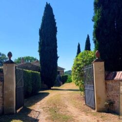 v566611 Farmhouse with annexes and pool for sale near Radicondoli Tuscany (2)