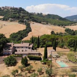 v566611 Farmhouse with annexes and pool for sale near Radicondoli in Tuscany (2)