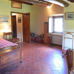 v566611 Farmhouse with annexes and pool for sale near Radicondoli in Tuscany (20)