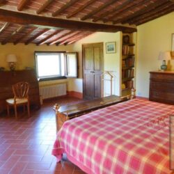 v566611 Farmhouse with annexes and pool for sale near Radicondoli in Tuscany (21)