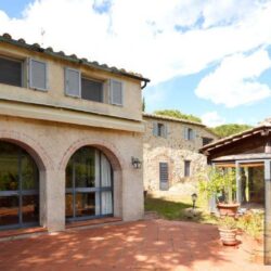 v566611 Farmhouse with annexes and pool for sale near Radicondoli in Tuscany (22)