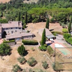 v566611 Farmhouse with annexes and pool for sale near Radicondoli in Tuscany (3)