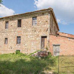 Montepulciano Farmhouse to Restore for Sale image 5