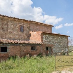 Montepulciano Farmhouse to Restore for Sale image 6