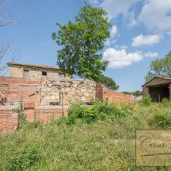 Montepulciano Farmhouse to Restore for Sale image 8