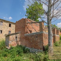 Montepulciano Farmhouse to Restore for Sale image 9