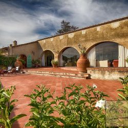 Luxury Tuscan Villa for Sale image 1