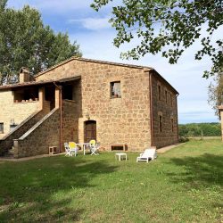 Farmhouse near Sarteano in Tuscany for Sale image 1