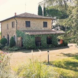 Farmhouse Requiring Restoration near San Gimignano 1