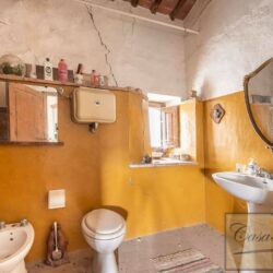 Large Val d'Orcia Property to Restore 20