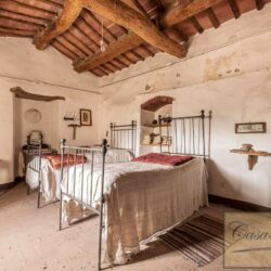 Large Val d'Orcia Property to Restore 17