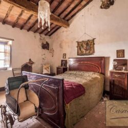 Large Val d'Orcia Property to Restore 19