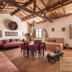 Large Val d'Orcia Property to Restore 15