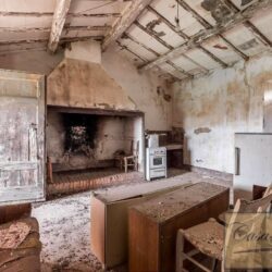 Large Val d'Orcia Property to Restore 13