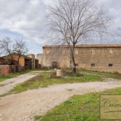 Large Val d'Orcia Property to Restore 6