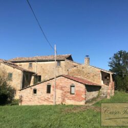 Spacious Cortona Farmhouse + Annexes To Restore 42