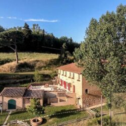 Beautiful Historic Tuscan Farm with Vineyards 1