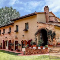 Beautiful Historic Tuscan Farm with Vineyards 46