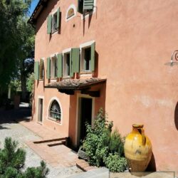 Traditional Property with Residential Annex near Lucca 10