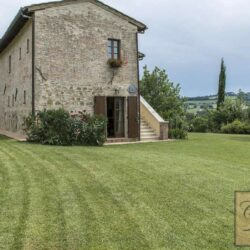 Tuscan Farmhouse with Pool and Panoramic Views 3